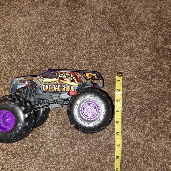 Hot Wheels Mattel 2018 "One Bad Ghoul" Monster Jam Diecast Metal Monster Truck - Picture 9 of 9